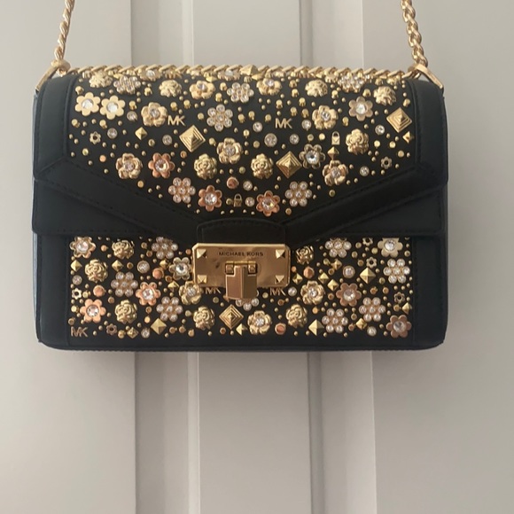 Michael Kors Handbags - Beautiful Michael Kors messenger